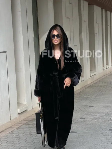 Шуба из норки Velvet с капюшоном в черном цвете - фото 6