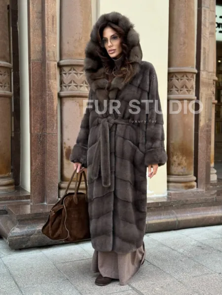 Шуба норковая в цвете мокко с капюшоном куница - фото 9