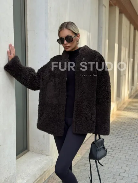 Двусторонняя коричневая дубленка из овчины - фото 12