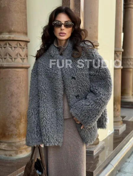 Дубленка серого цвета - двухсторонняя - фото 8