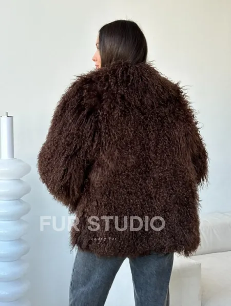 Коричневая шуба из ламы - фото 6