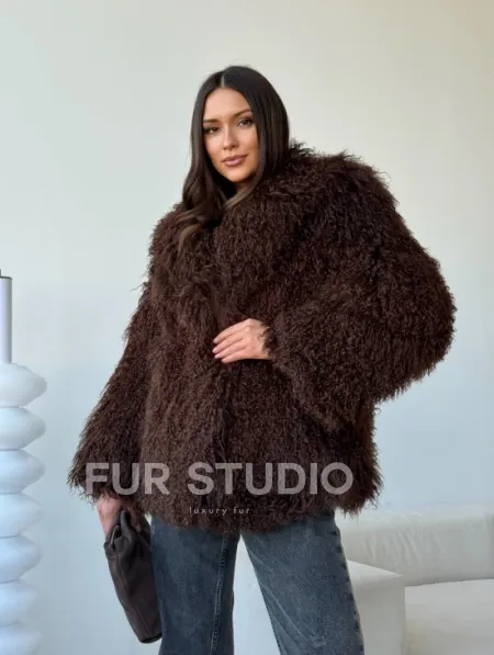 Коричневая шуба из ламы - фото 10