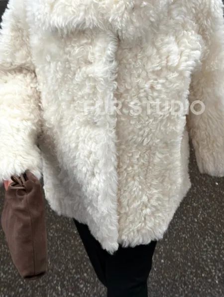 Белая шубка из тиградо - фото 6