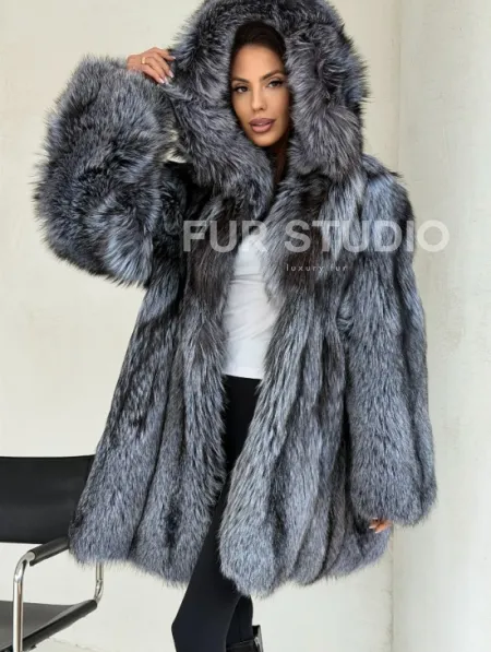 Шуба из натурального меха чернобурки с капюшоном - фото 4