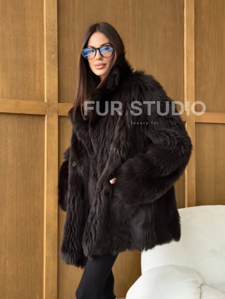 Двухсторонняя коричневая дубленка - фото 15