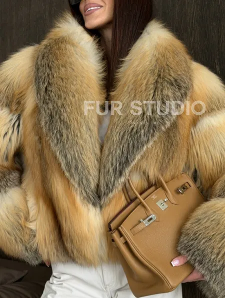 Полушубок-кроп с шалевым воротником из лисы - фото 2