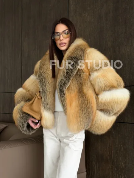 Полушубок-кроп с шалевым воротником из лисы - фото 11