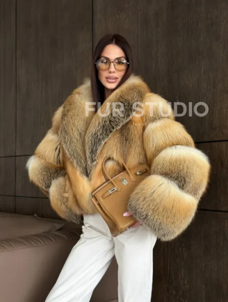 Полушубок-кроп с шалевым воротником из лисы - фото 14
