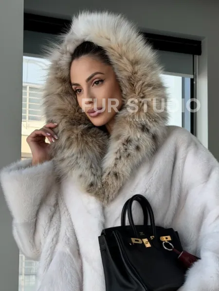 Белое норковое пончо-шуба с капюшоном из рыси - фото 6