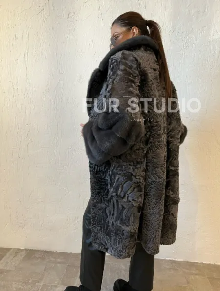 Шуба из меха каракульчи с отделкой из норки - фото 4