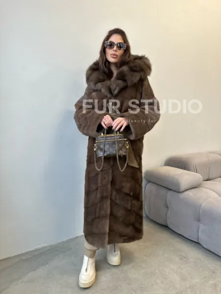 Удлиненная норковая шуба с капюшоном куница - цвет соболь - фото 0