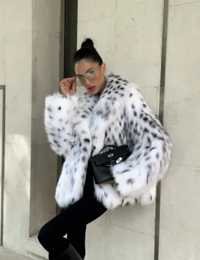 Шуба из меха лисы под рысь - цвет белый, PREMIUM COLLECTION - фото 0