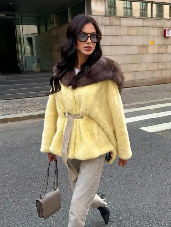 Женское норковое пончо с капюшоном из меха куницы - фото 11