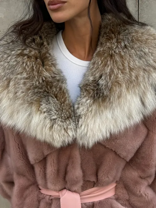 Шуба из натурального меха норки с капюшоном из рыси - цвет пудра - фото 3