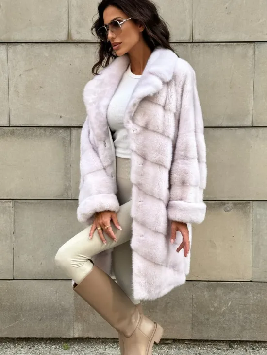 Шуба в диагональной выкладке меха норки с английским воротником - цвет жемчуг - фото 7