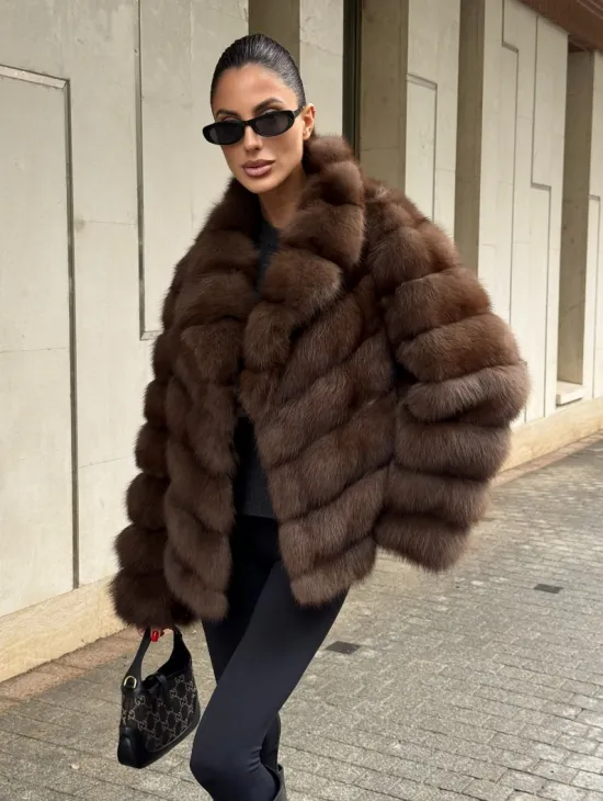 Шуба из меха куницы Dark с английским воротником - фото 0