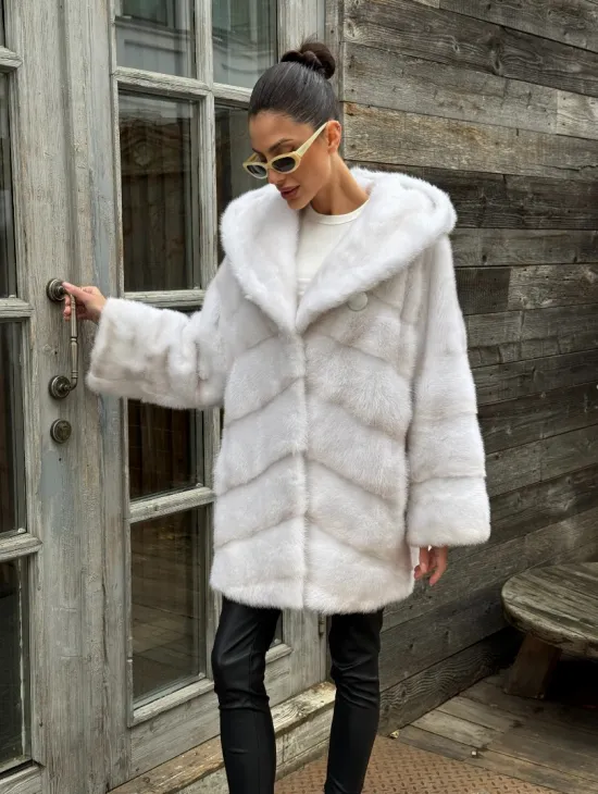 Светлый полушубок автоледи из меха норки с капюшоном - фото 5