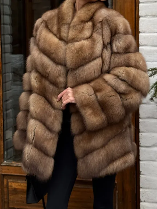 Полушубок из куницы с воротником V-образным - фото 3