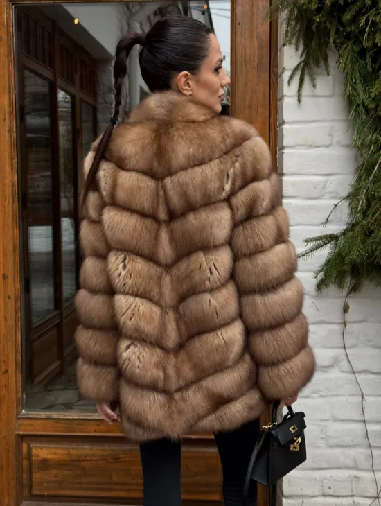 Полушубок из куницы с воротником V-образным - фото 6