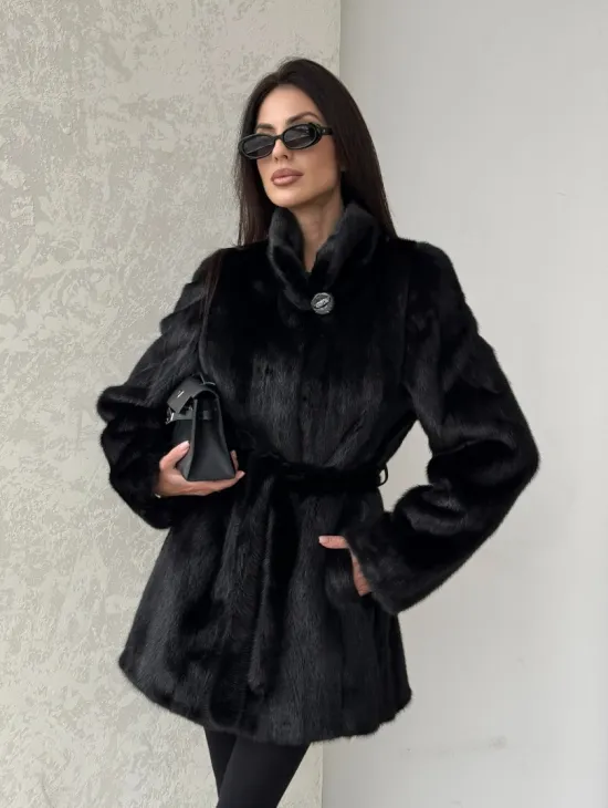 Норковый полушубок с воротником стойка и меховым поясом - фото 6