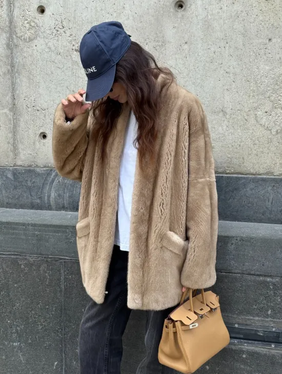 Норковый жакет в натуральном цвете пастель с V-образным воротником - фото 9