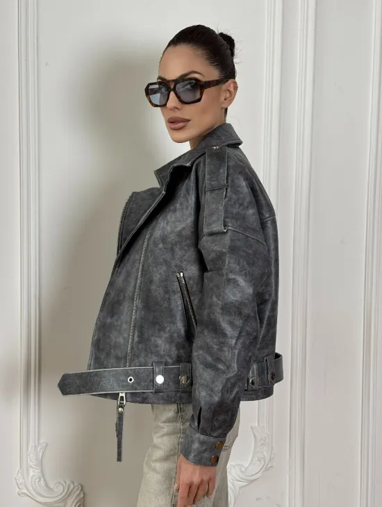 Женская косуха оверсайз из натуральной кожи с потертостями в стиле 