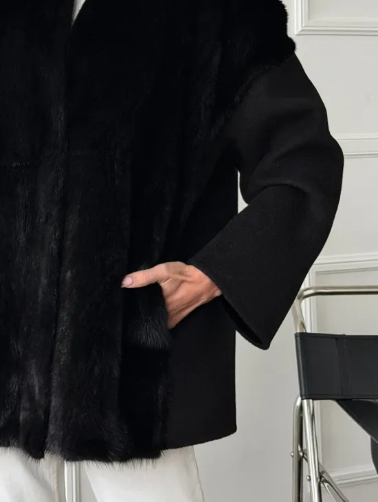 Полупальто демисезонное шерстяное с отделкой из меха норки - фото 1