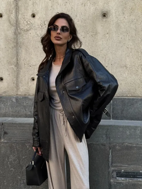 Модная черная куртка из натуральной кожи 