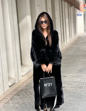 Шуба из норки Velvet с капюшоном в черном цвете - фото 4