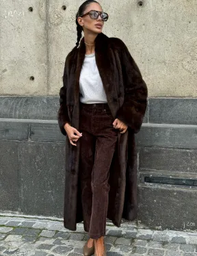 Эффектная норковая шуба цвета 