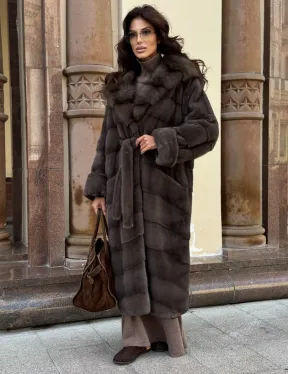 Шуба норковая в цвете мокко с капюшоном куница - фото 0