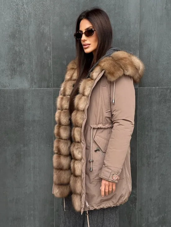 Женский пуховик с мехом куницы - фото 6