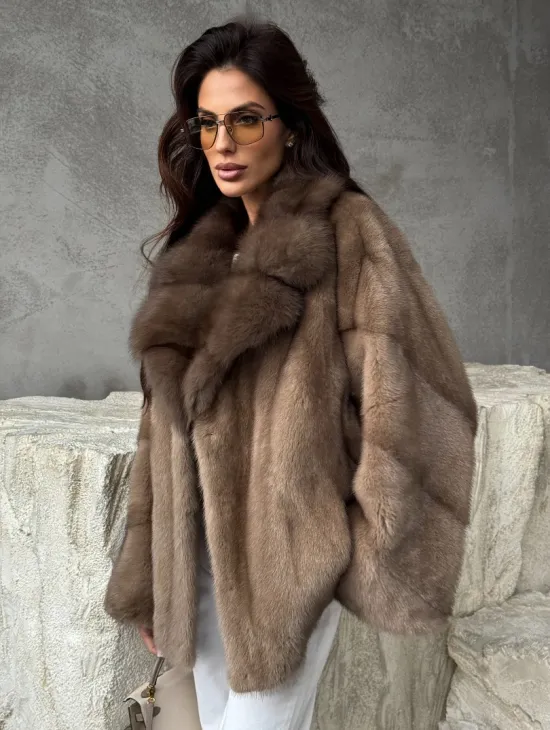 Короткая норковая шуба с воротником куницы - фото 6