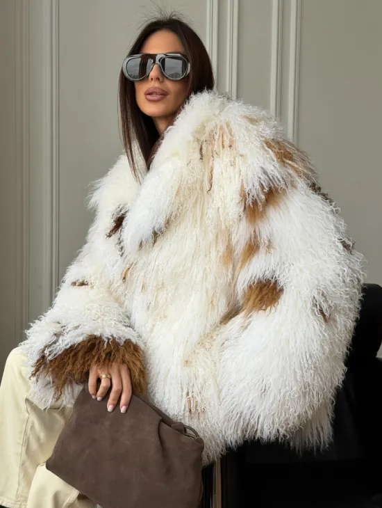 Шуба из ламы бело-коричневая - фото 7