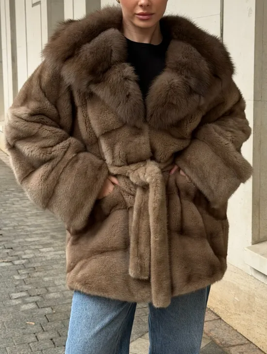 Полушубок норковый с капюшоном из меха куницы - фото 3