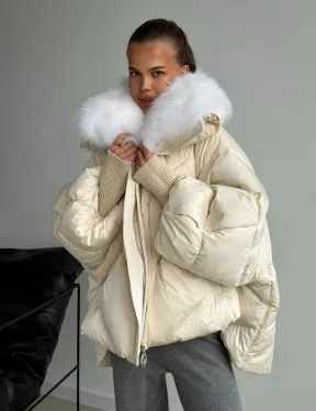 Бежевый зимний пуховик - фото 6