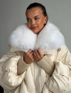 Бежевый зимний пуховик - фото 4