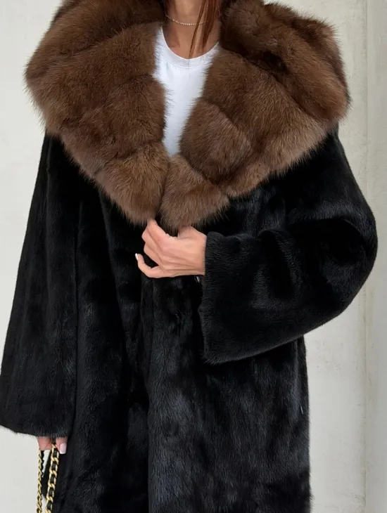 Черная шуба в роспуск с капюшоном соболь - фото 2