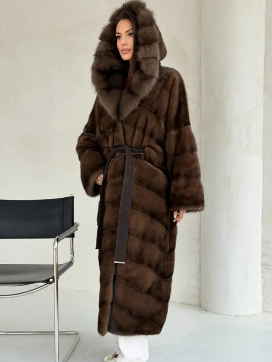 Норковая шуба цвета «орех» с капюшоном из куницы - фото 3