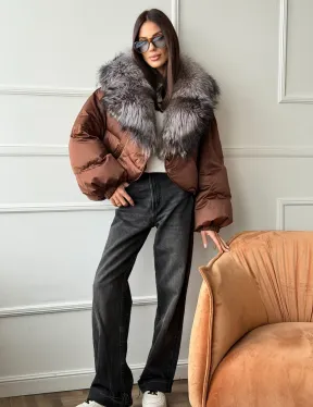 Короткий пуховик с мехом чернобурки - фото 3