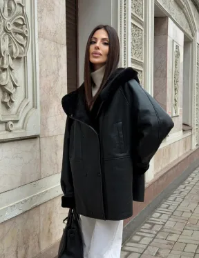 Женская дубленка с капюшоном - фото 11