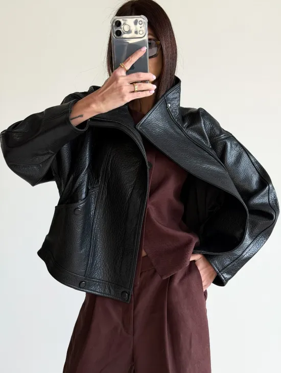 Черная женская кожаная куртка - фото 7