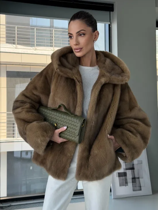 Женский норковый полушубок с капюшоном - фото 9