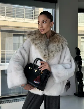 Белое норковое пончо-шуба с капюшоном из рыси - фото 18