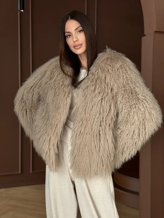 Шуба из натурального меха ламы - фото 12