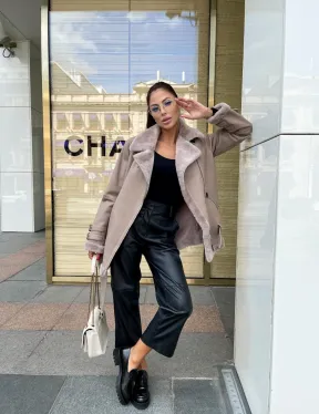 Авиатор дубленка из натуральной овчины в бежевом оттенке - фото 2