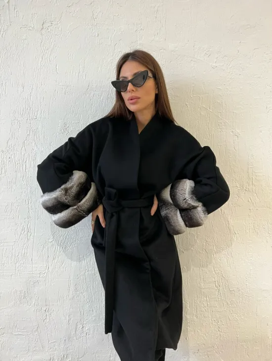 Пальто с мехом шиншиллы - цвет черный - фото 3