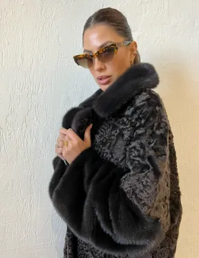 Шуба из каракульчи с отделкой из меха норки - фото 2