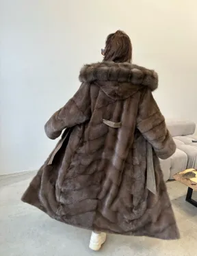 Удлиненная норковая шуба с капюшоном куница - цвет соболь - фото 3