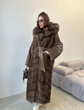 Удлиненная норковая шуба с капюшоном куница - цвет соболь - фото 2